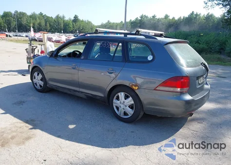 2010 Volkswagen Jetta S z USA, uszkodzony, nr VIN 3VWKX8AJ3AM626468